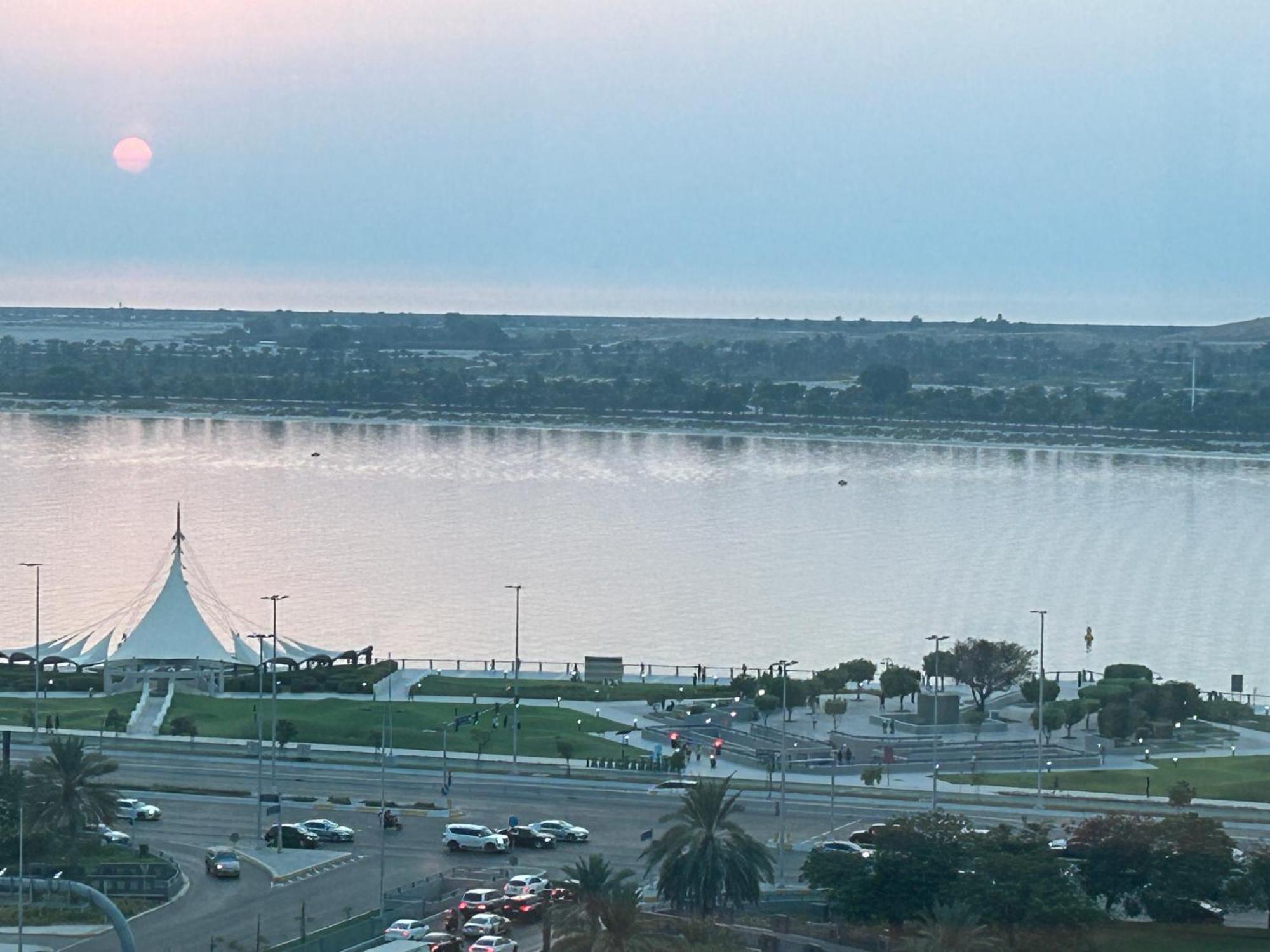 Apartment Panoramic Corniche Sea View Retreat Abu Dhabi