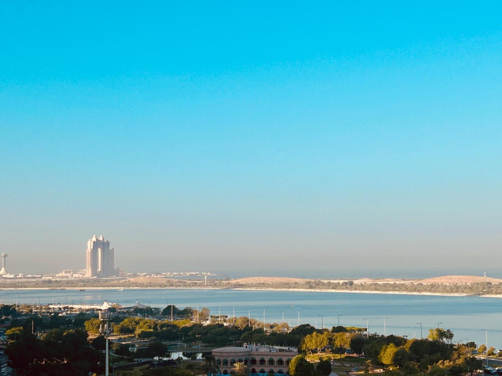 Panoramic Corniche Sea View Retreat * Abu Dhabi